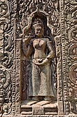 Ta Som temple - bas reliefs of devatas